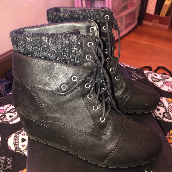 Black wedge comfortable combat boots - Picture 1 of 10